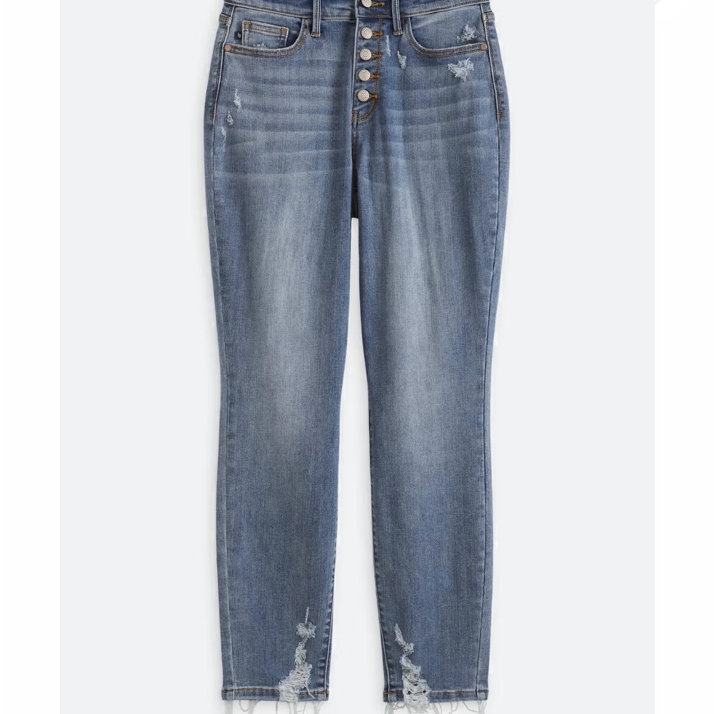 Distressed High-Waist Jeans 🩵